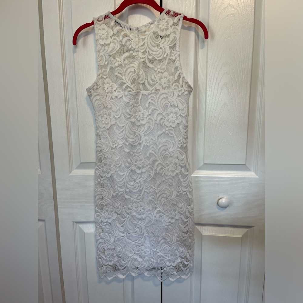 White lace flower design sleeves dress